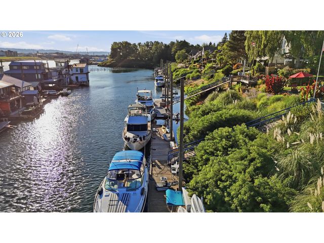 292 N LOTUS ISLE Dr, Portland, OR 97217