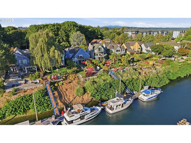 292 N LOTUS ISLE Dr, Portland, OR 97217