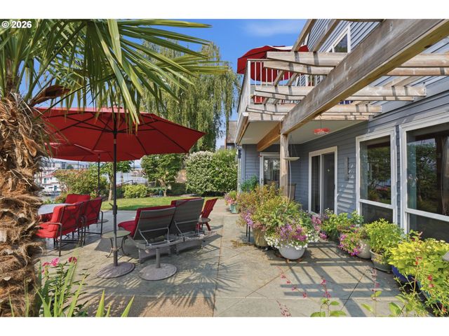 292 N LOTUS ISLE Dr, Portland, OR 97217