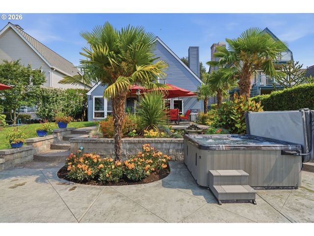 292 N LOTUS ISLE Dr, Portland, OR 97217