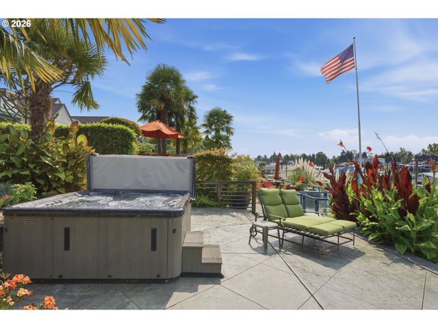 292 N LOTUS ISLE Dr, Portland, OR 97217