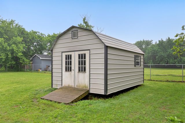 200 Pecan Street, Ector, TX 75439