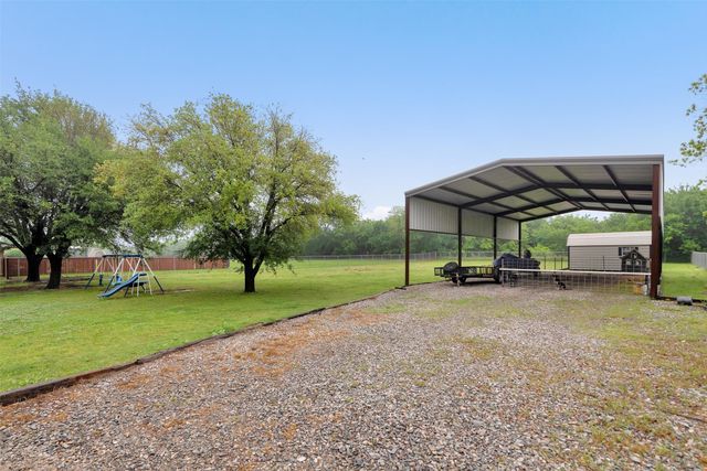 200 Pecan Street, Ector, TX 75439