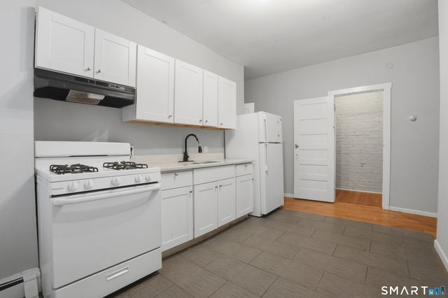 584 Kossuth Street, Bridgeport, CT 06608