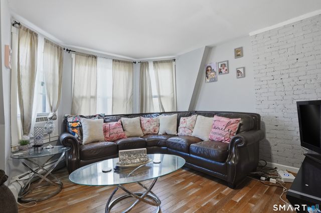 584 Kossuth Street, Bridgeport, CT 06608