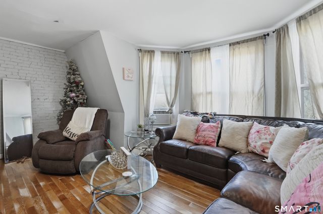 584 Kossuth Street, Bridgeport, CT 06608