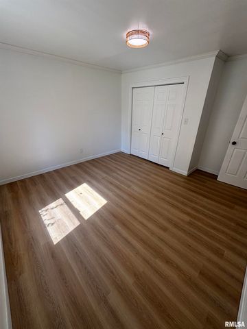 527 S Rotan Street, Salem, IL 62881