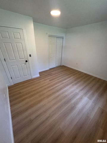 527 S Rotan Street, Salem, IL 62881