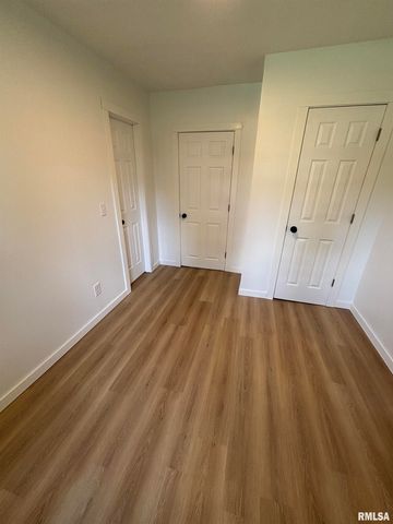 527 S Rotan Street, Salem, IL 62881