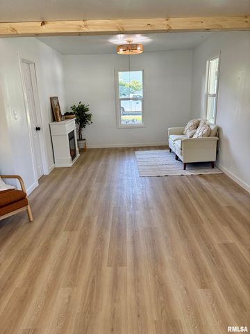 527 S Rotan Street, Salem, IL 62881