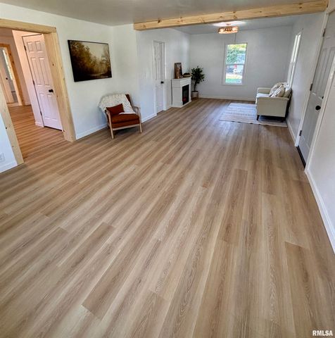 527 S Rotan Street, Salem, IL 62881