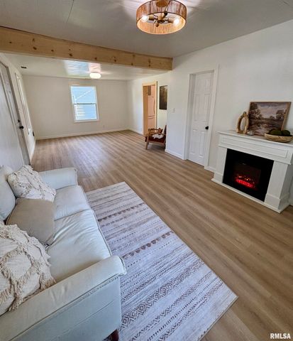 527 S Rotan Street, Salem, IL 62881