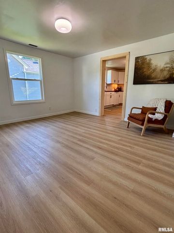 527 S Rotan Street, Salem, IL 62881