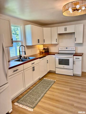 527 S Rotan Street, Salem, IL 62881