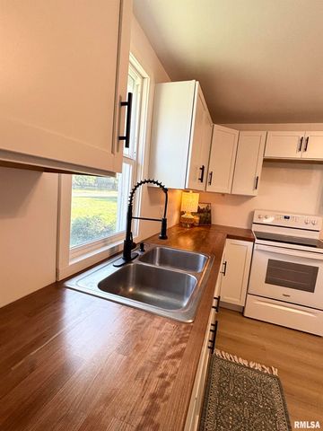 527 S Rotan Street, Salem, IL 62881