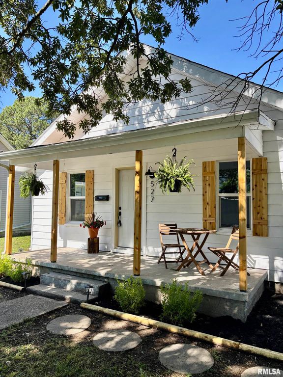 527 S Rotan Street, Salem, IL 62881