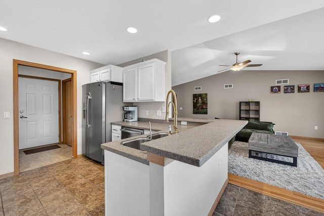 799 Edenberry Lane, Oregon, WI 53575