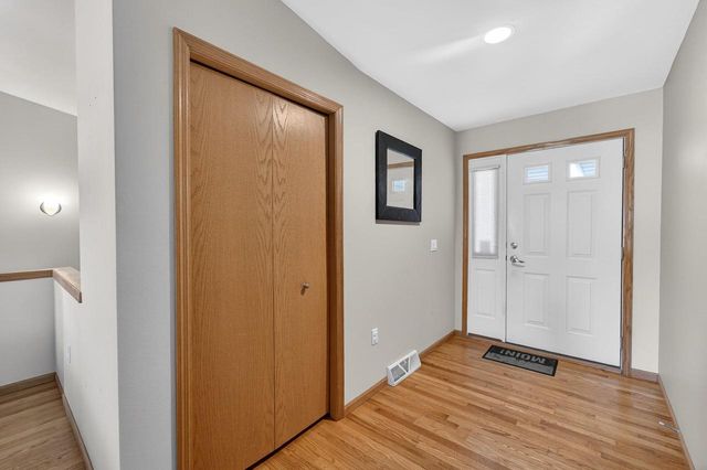 799 Edenberry Lane, Oregon, WI 53575