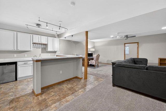 799 Edenberry Lane, Oregon, WI 53575
