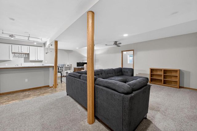 799 Edenberry Lane, Oregon, WI 53575