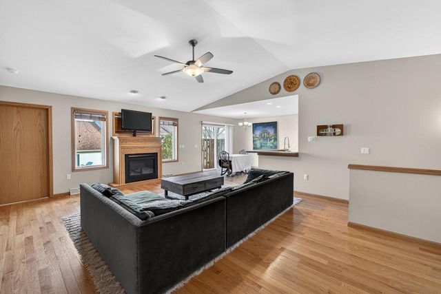 799 Edenberry Lane, Oregon, WI 53575