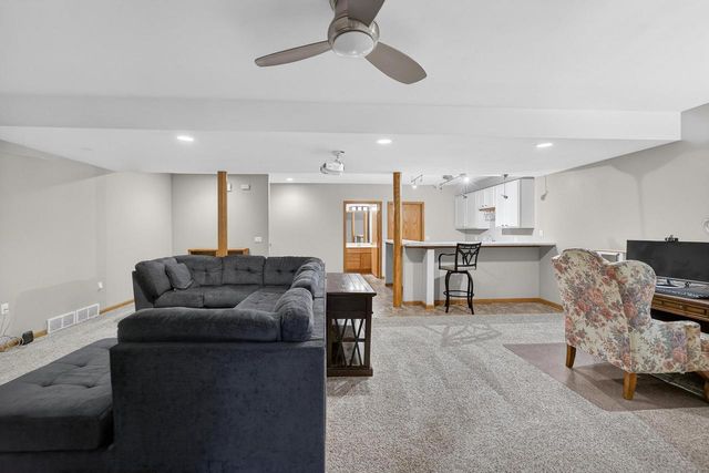 799 Edenberry Lane, Oregon, WI 53575