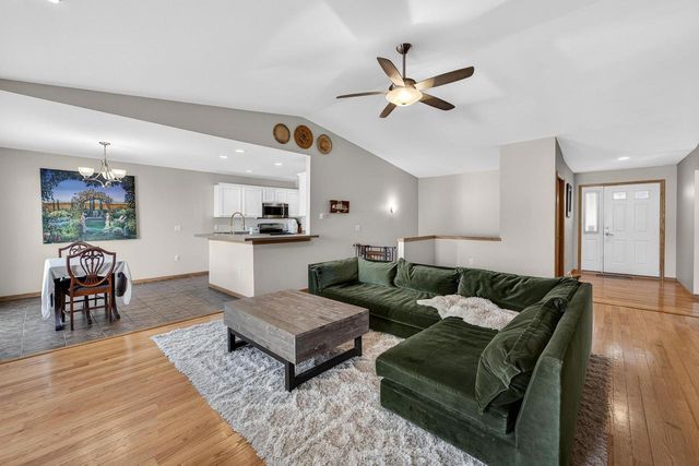 799 Edenberry Lane, Oregon, WI 53575