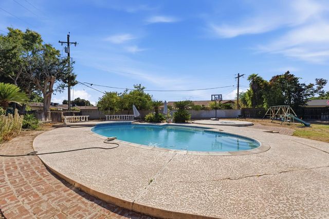 5820 E Alta Avenue, Fresno, CA 93727