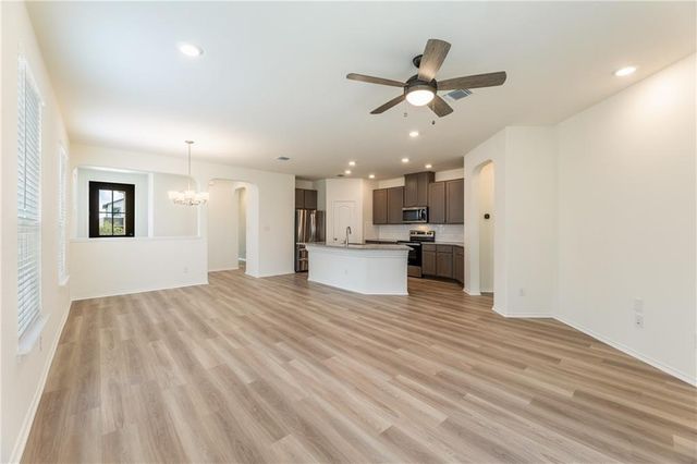 125 Drifter LN, Jarrell, TX 76537