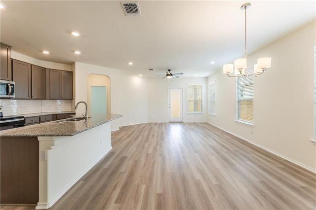 125 Drifter LN, Jarrell, TX 76537