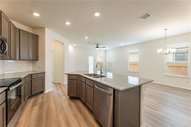 125 Drifter LN, Jarrell, TX 76537