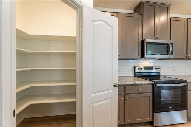 125 Drifter LN, Jarrell, TX 76537