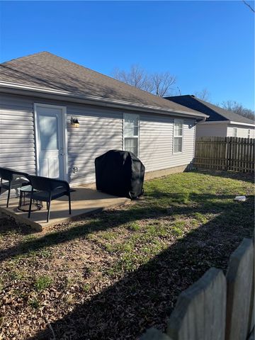 820 SE E Court, Bentonville, AR 72712