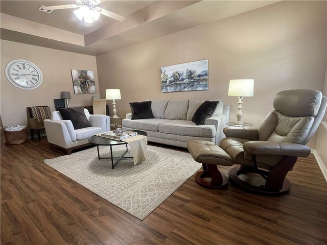 820 SE E Court, Bentonville, AR 72712