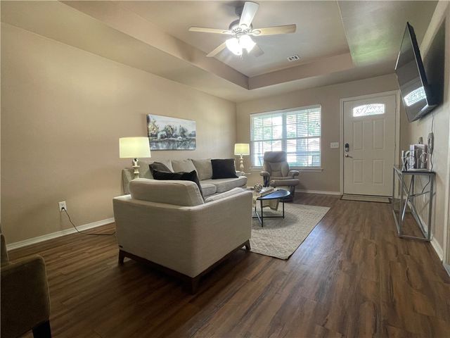 820 SE E Court, Bentonville, AR 72712