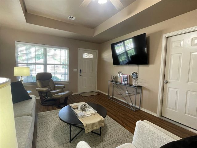 820 SE E Court, Bentonville, AR 72712