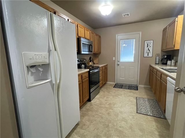 820 SE E Court, Bentonville, AR 72712