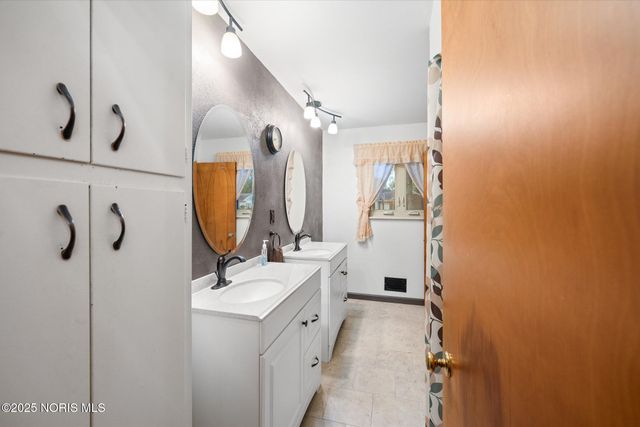 3662 Perlawn Drive, Toledo, OH 43614