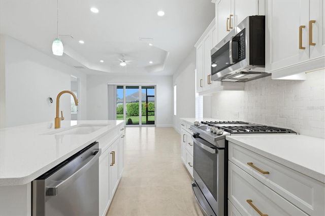2605 STAR APPLE WAY, Sarasota, FL 34240