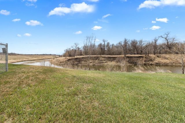 1800 Rivers Edge Dr SE, Minot, ND 58701