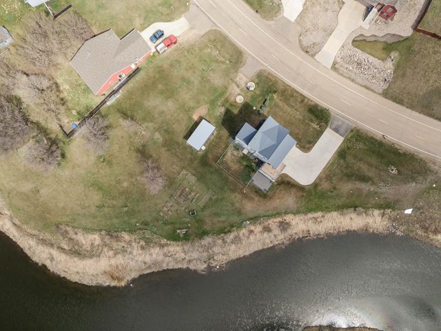 1800 Rivers Edge Dr SE, Minot, ND 58701