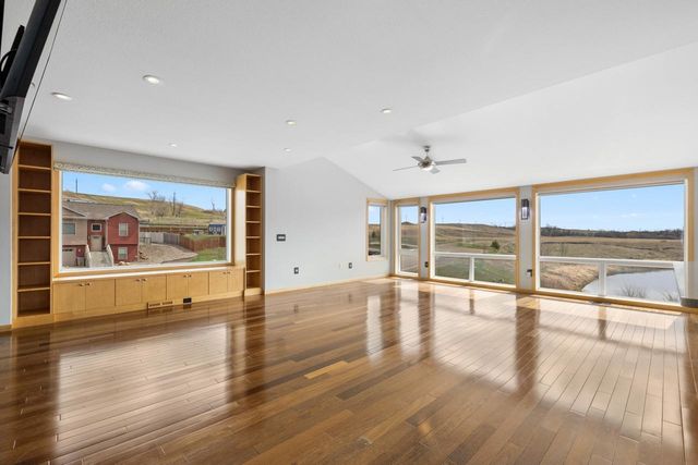 1800 Rivers Edge Dr SE, Minot, ND 58701