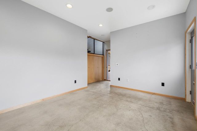 1800 Rivers Edge Dr SE, Minot, ND 58701