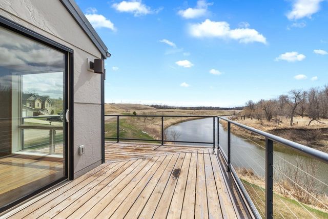 1800 Rivers Edge Dr SE, Minot, ND 58701