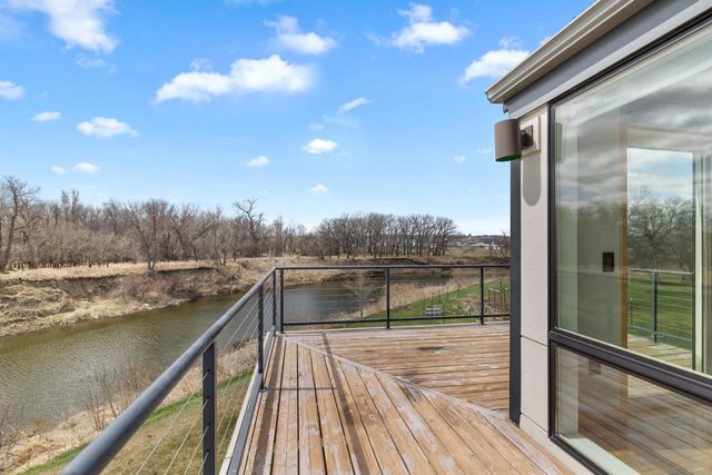 1800 Rivers Edge Dr SE, Minot, ND 58701