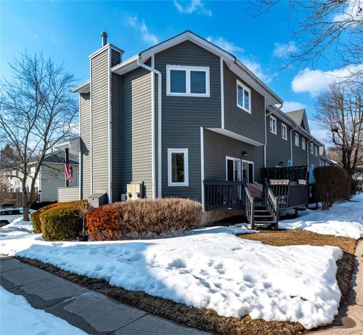 97 Village Green, Bardonia, NY 10954