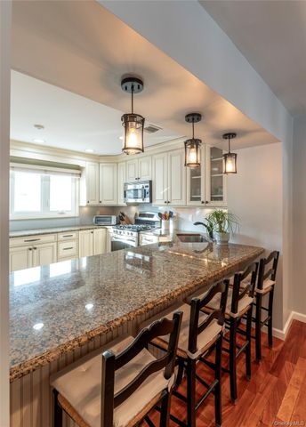 97 Village Green, Bardonia, NY 10954