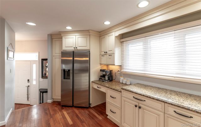 97 Village Green, Bardonia, NY 10954