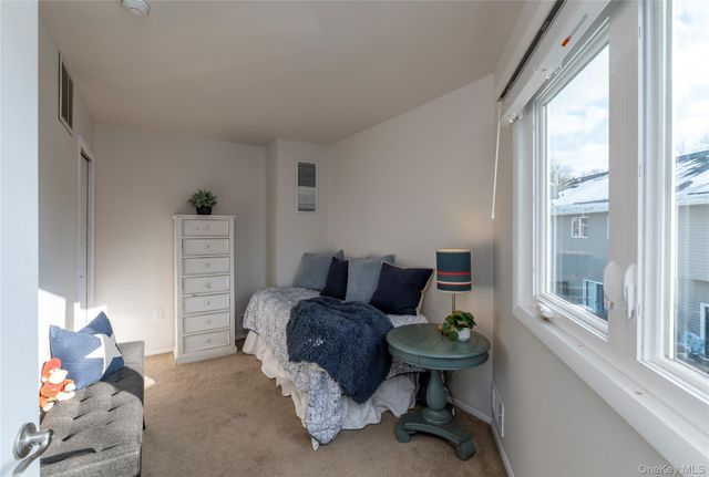 97 Village Green, Bardonia, NY 10954