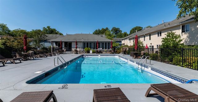 97 Village Green, Bardonia, NY 10954